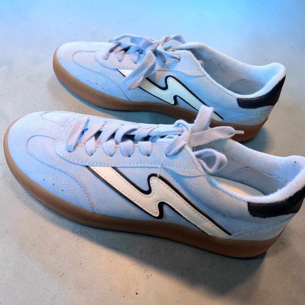 Madden Girl Giia Light Blue Lightning Bolt Low Top Sneakers Gum Sole 7M GIIA01J1